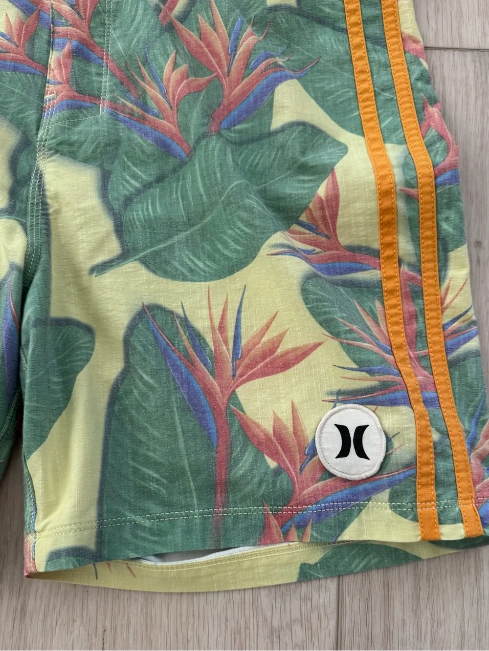 Men’s Hurley Phantom size 31 yellow tropical print board shorts swim trunks